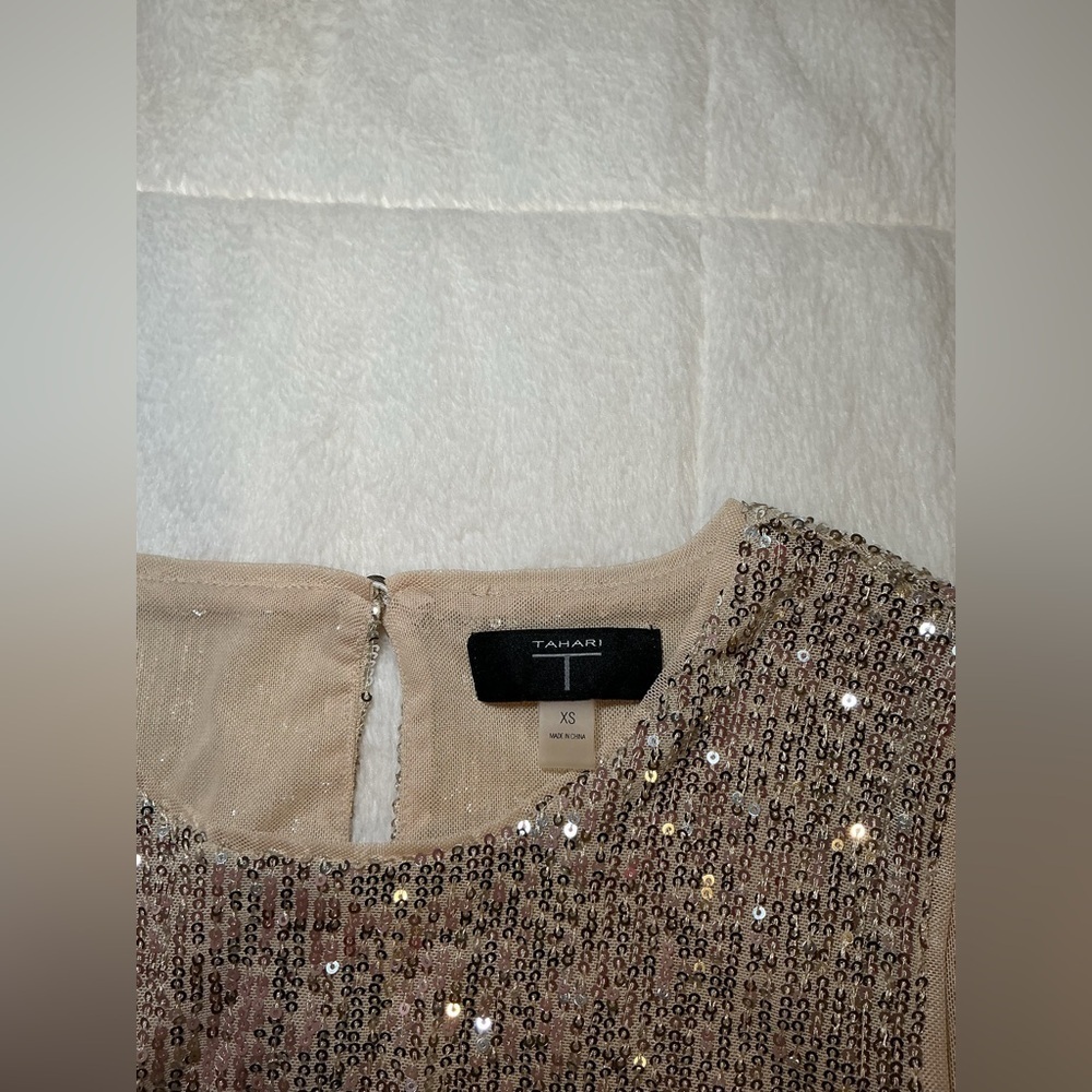 TAHARI Women's Silver Sequin Sleeveless Top - Picture 4 of 5